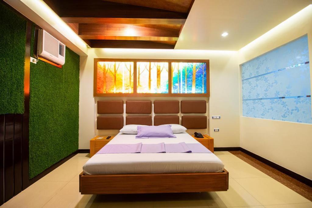 Hotel Dreamworld Las Piñas Buitenkant foto